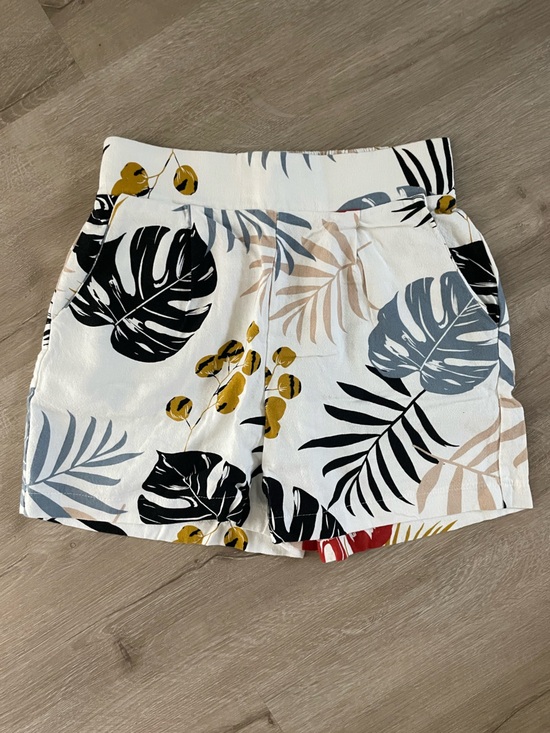 Pants - Women’s White Tropical Print Shorts Size Small